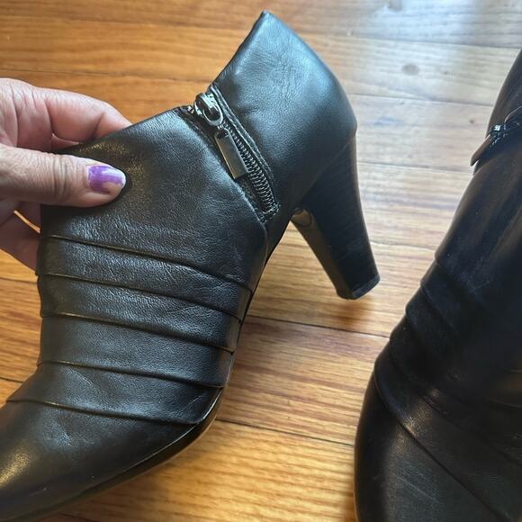 Clarks Artisan Black Leather Side-Zip Shooties 8.5M – Soft Comfort - Picture 2 of 10